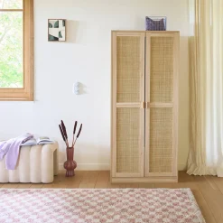 Armadio a 2 ante in canna e legno con appendiabiti e contenitori