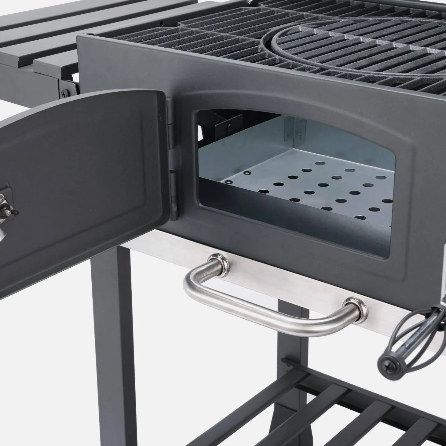 Barbecue a carbonella con copertura
