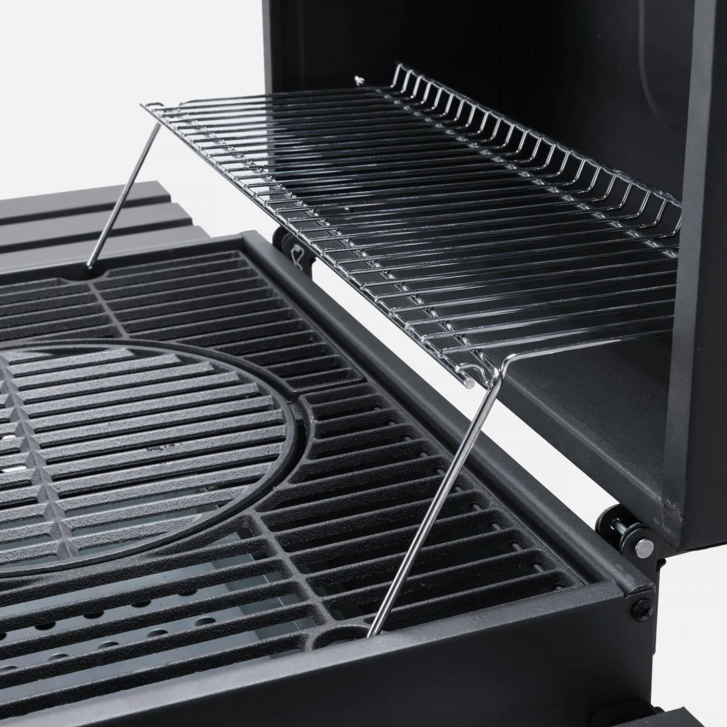 Barbecue a carbonella con copertura