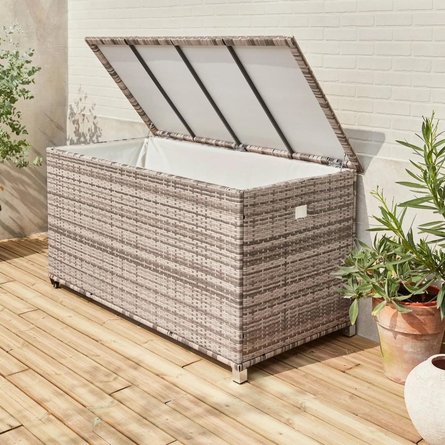 Baule da giardino in resina intrecciata con rotelle e fodera interna, 790L