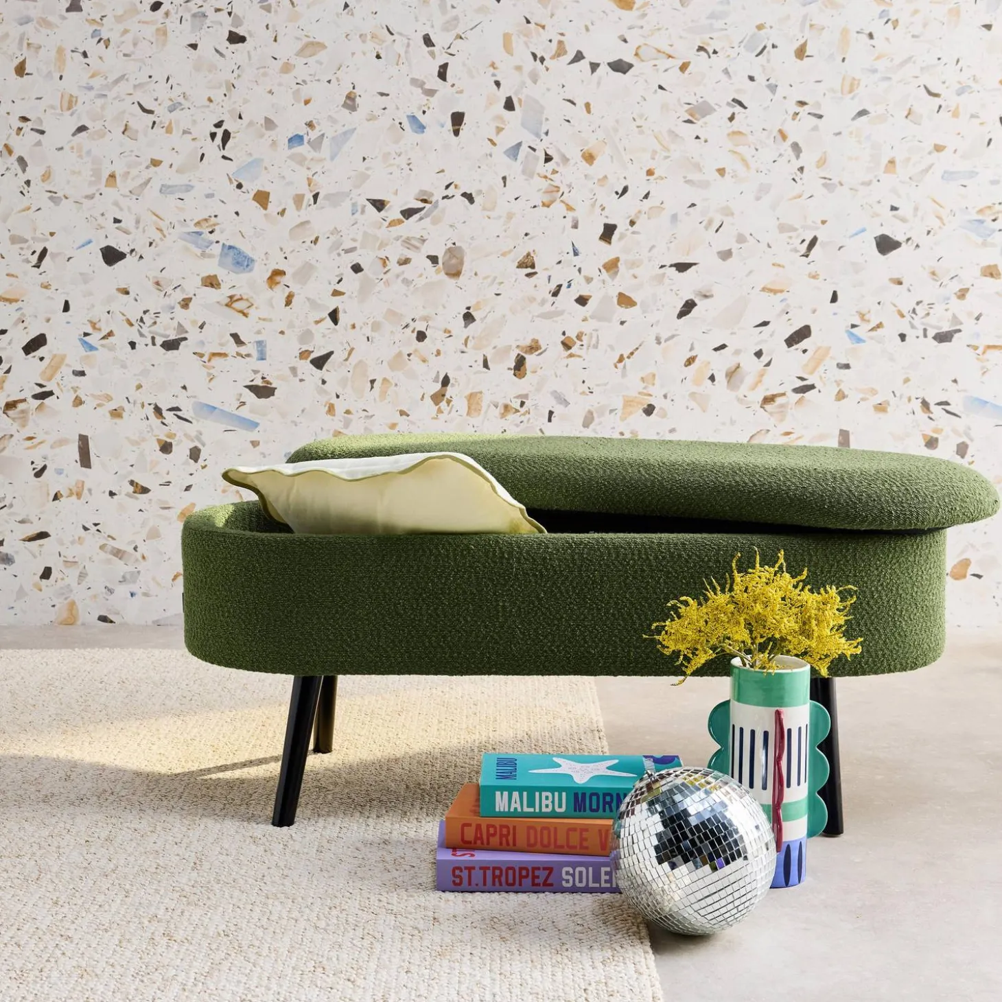 Cassapanca con rivestimento bouclé