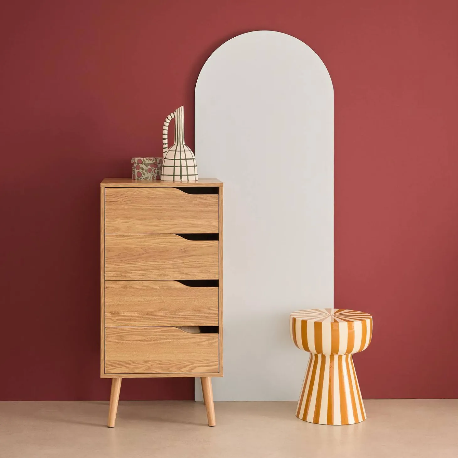 Cassettiera decorata in legno con 4 cassetti