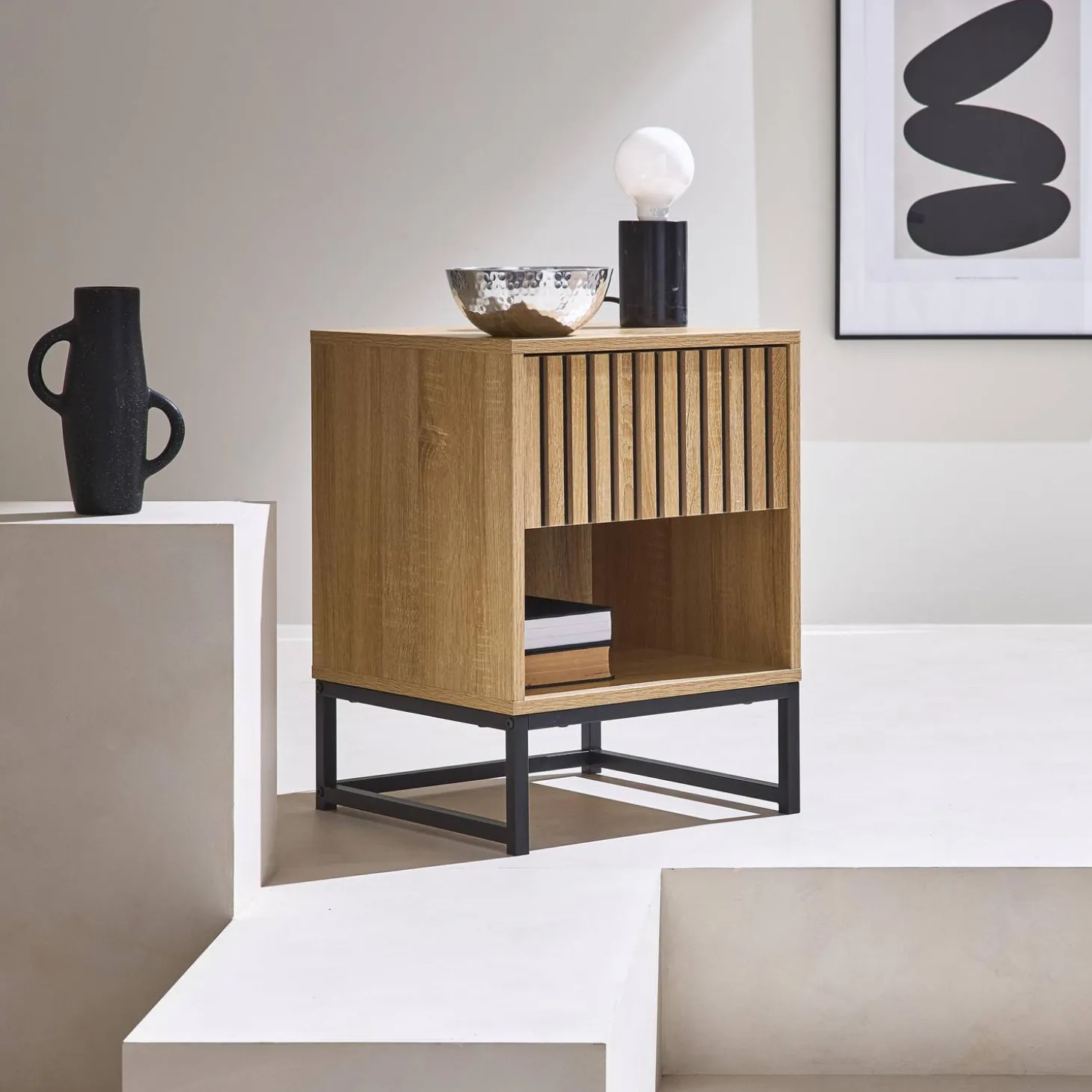 Comodino contemporaneo effetto legno scanalato con 1 cassetto