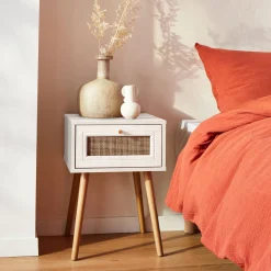 Comodino effetto legno e intrecciatura cannage, 1 cassetto
