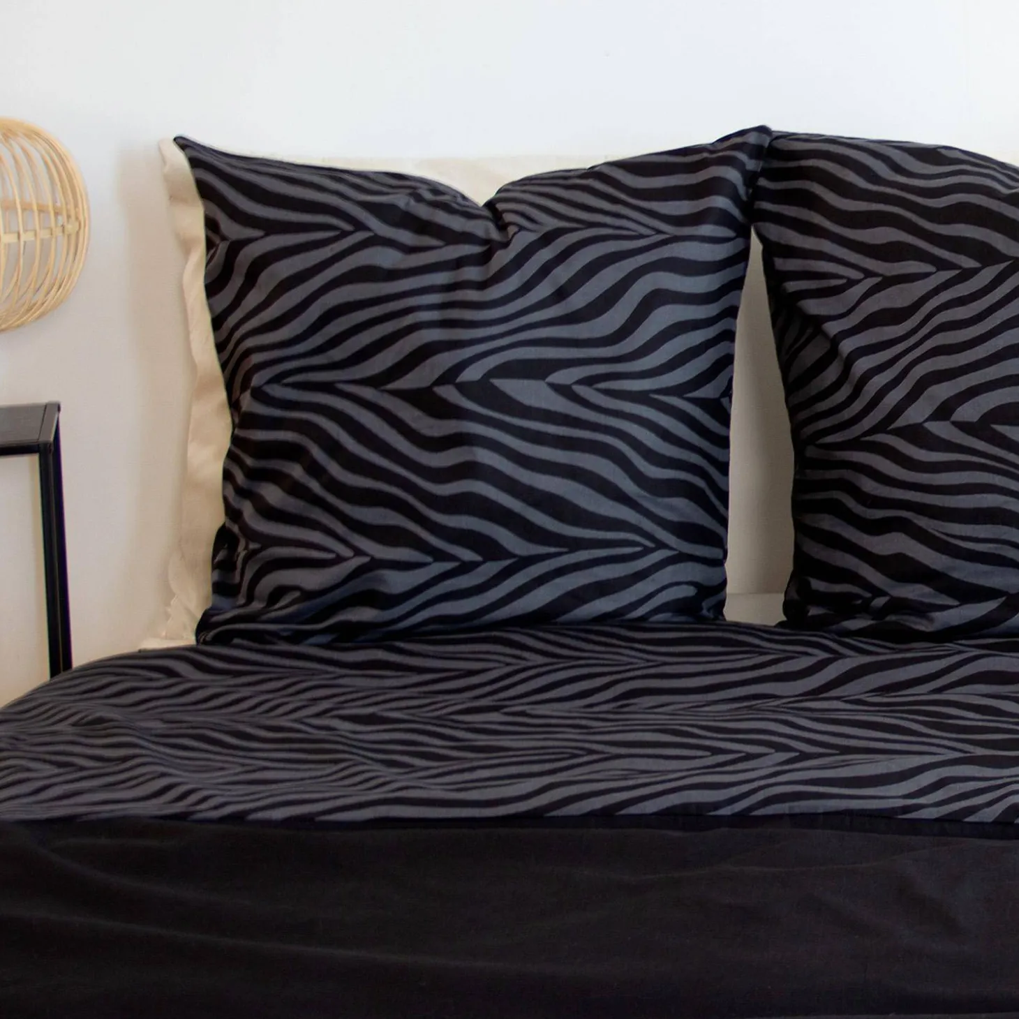 Completo letto in cotone reversibile stampa zebrata 2 posti nero