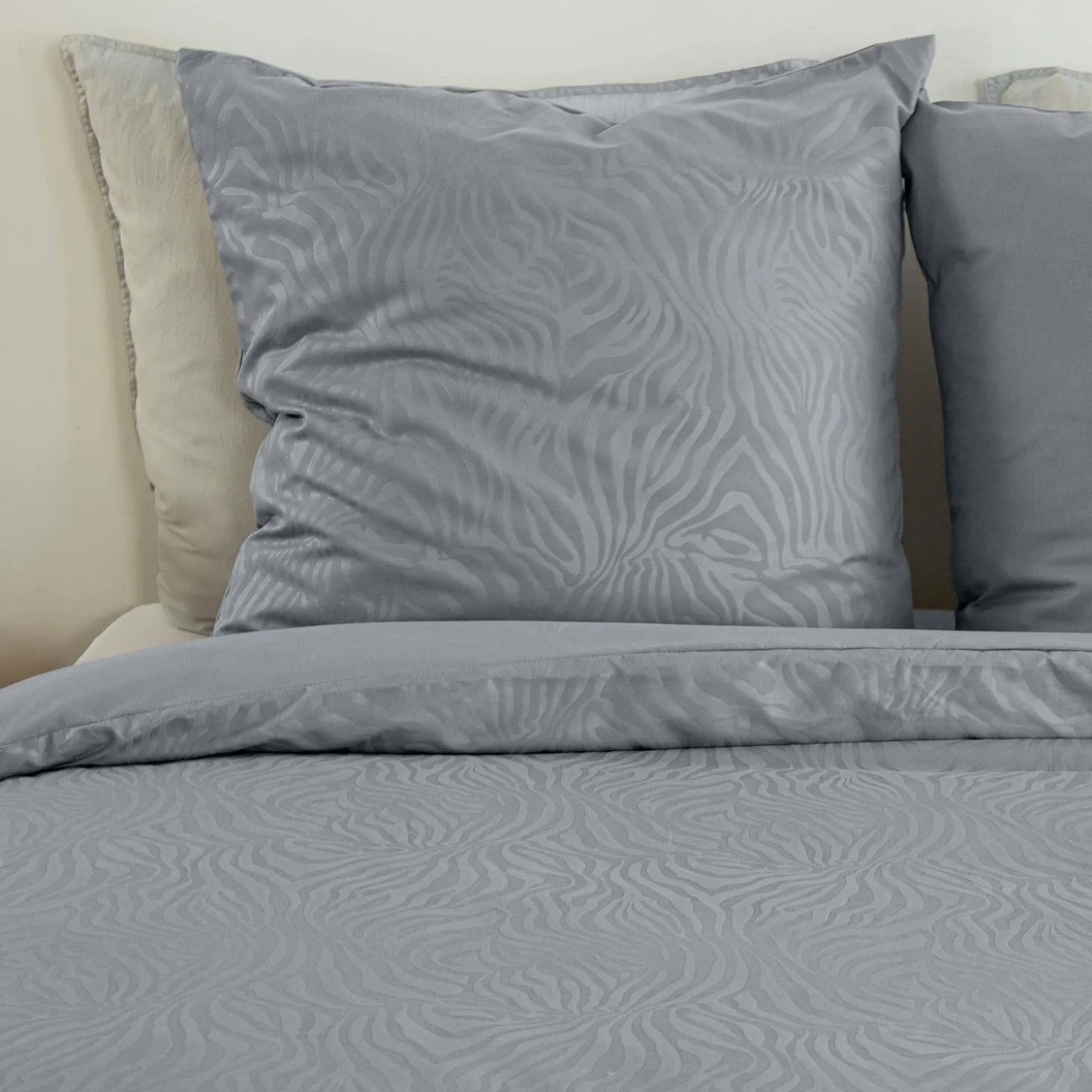 Completo letto in poliestere reversibile stampato zebrato 2 posti grigio