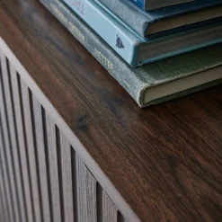 Credenza a 4 ante scanalata effetto legno, 157.5cm