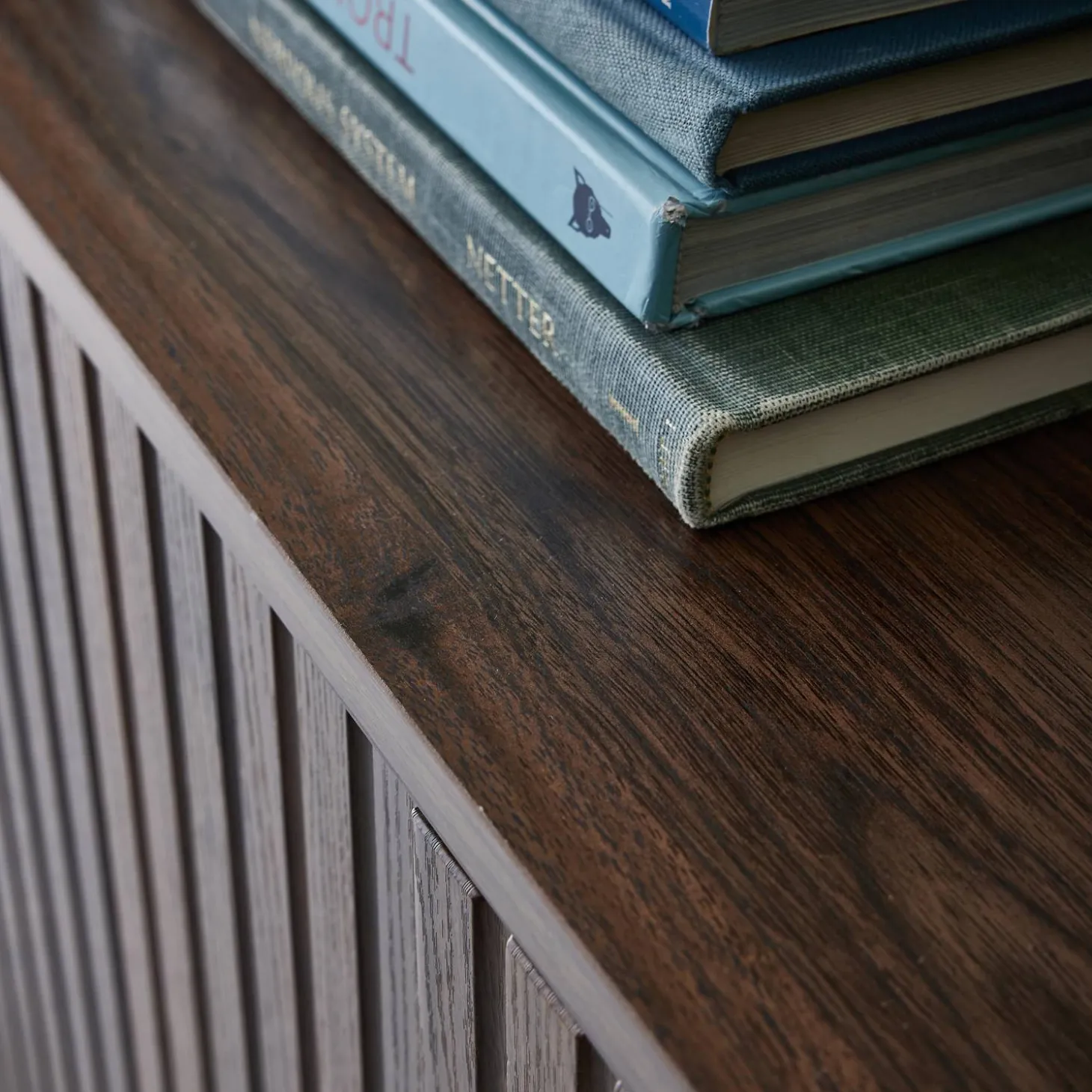 Credenza a 4 ante scanalata effetto legno, 157.5cm