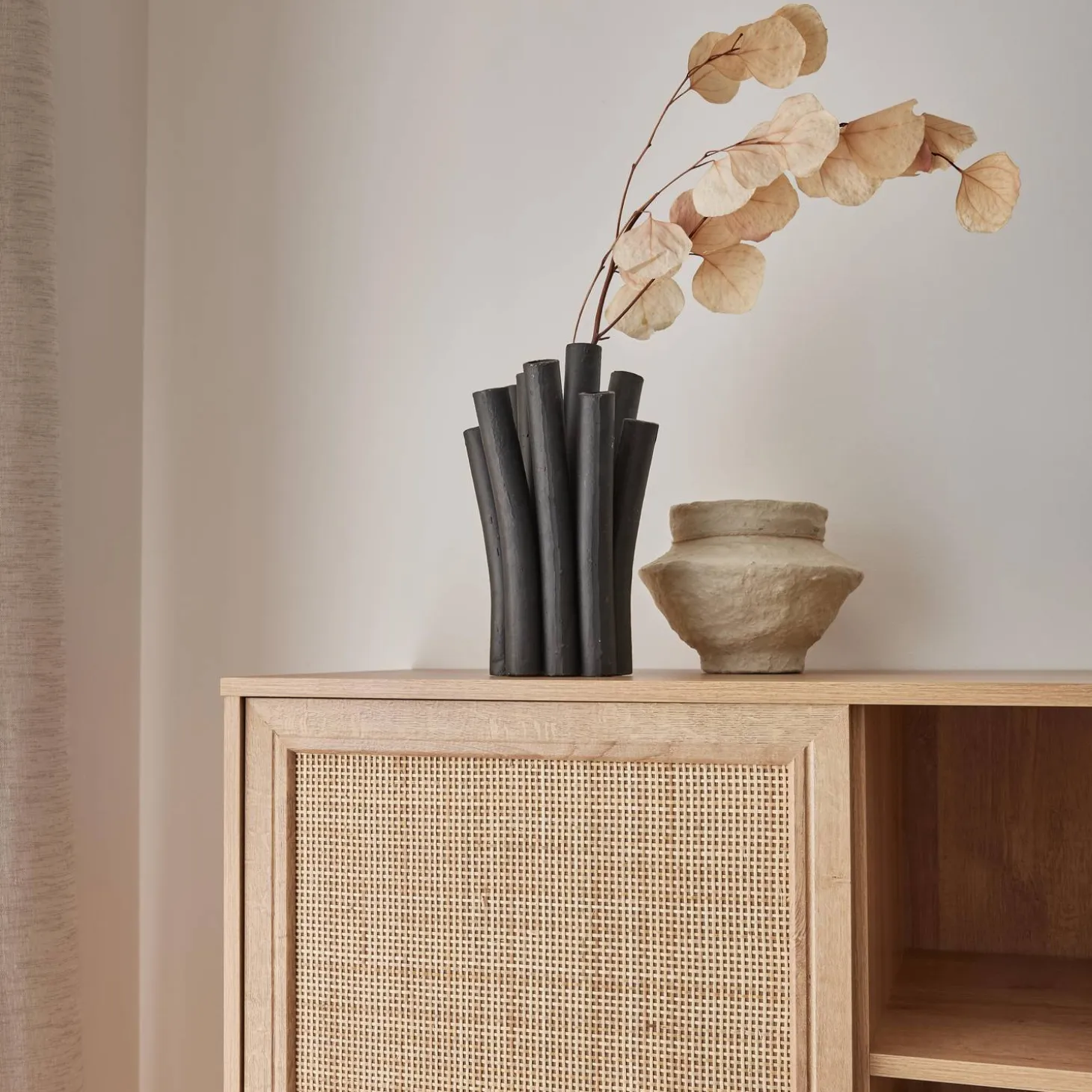 Credenza con decoro in canna e legno, 101.5cm