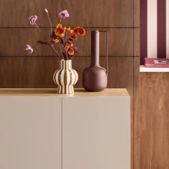 Credenza effetto legno con gambe in metallo 3 ante, 120cm