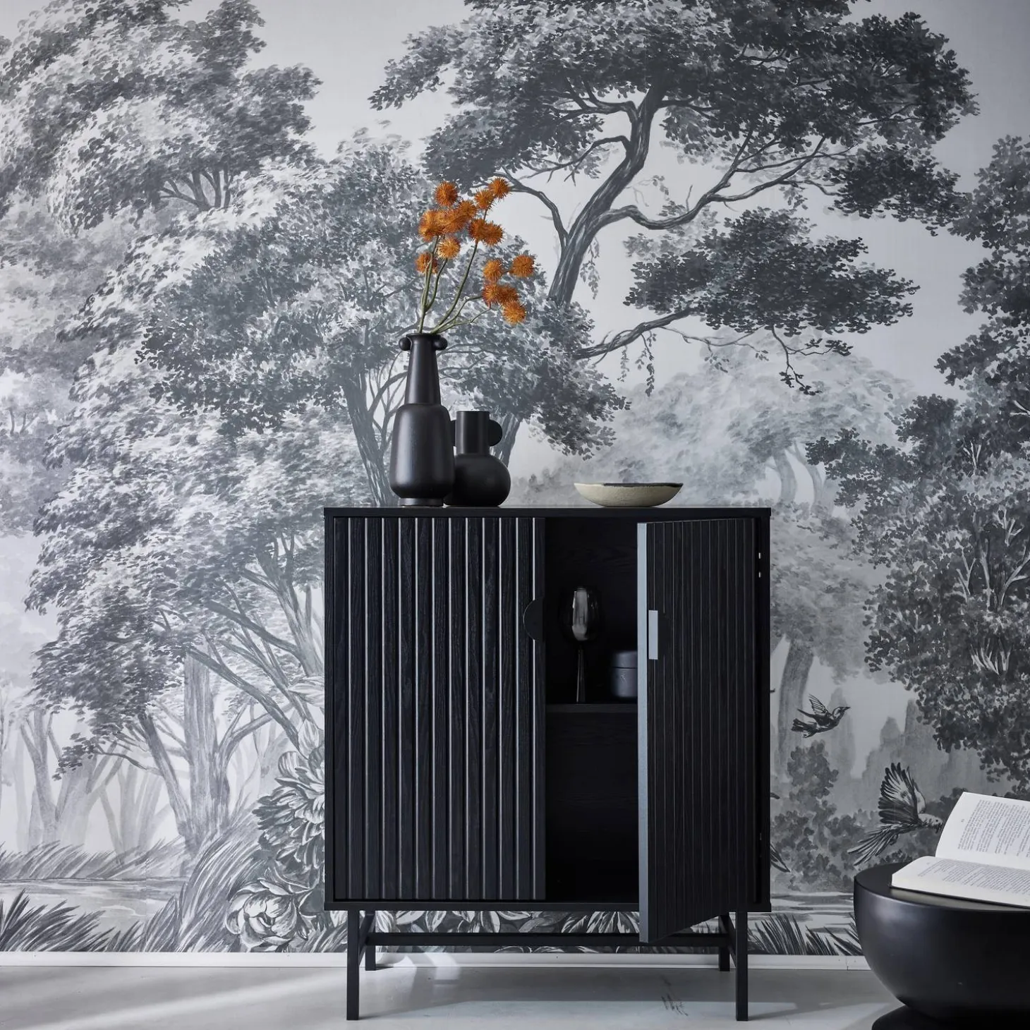 Credenza effetto legno con scanalature nere 2 ante, 80cm