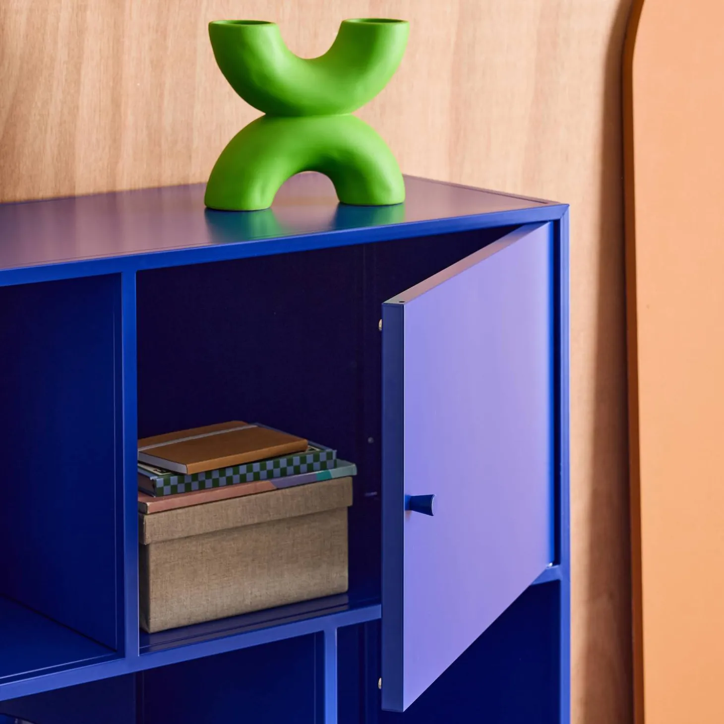 Credenza industriale in metallo con 6 scomparti