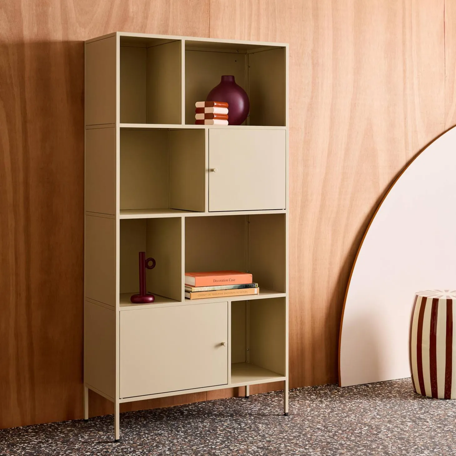 Credenza industriale in metallo con 8 scomparti