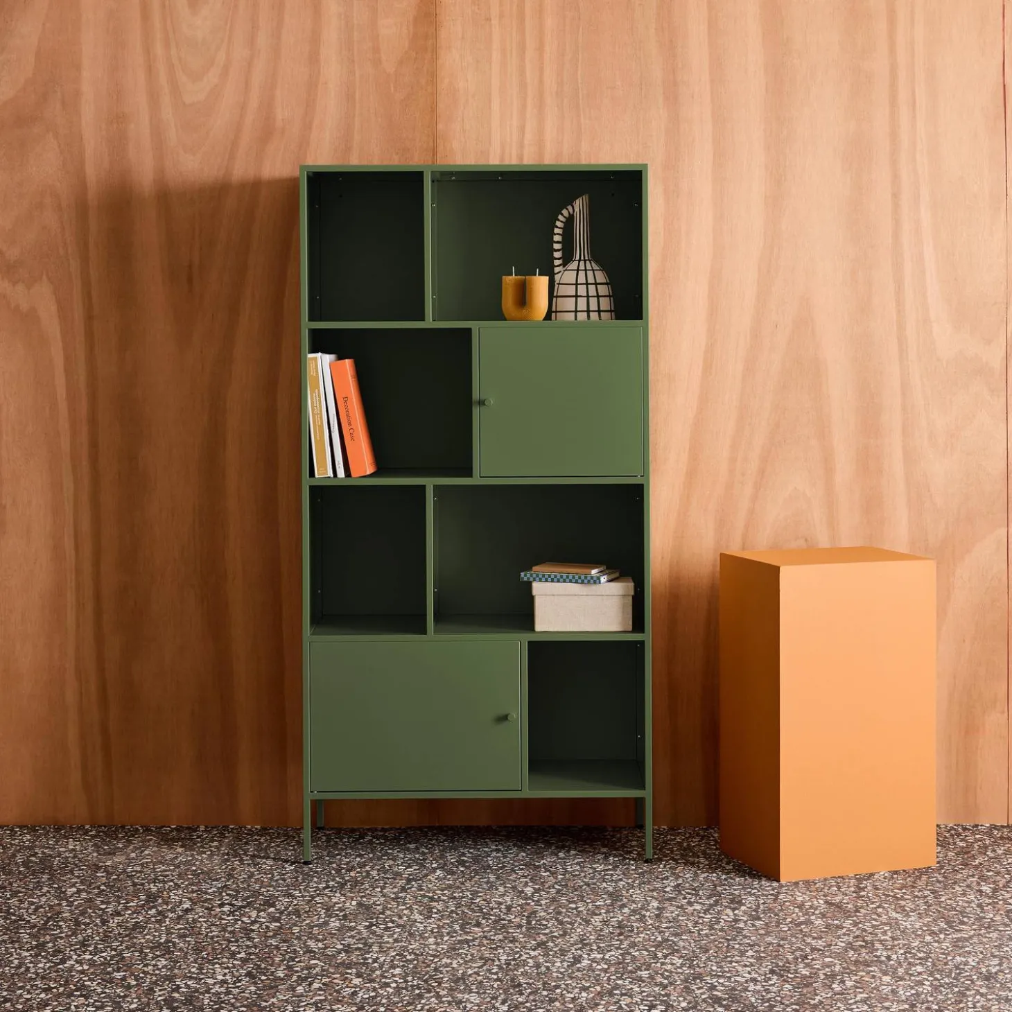 Credenza industriale in metallo con 8 scomparti