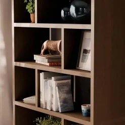Libreria asimmetrica a 5 livelli con 10 scomparti