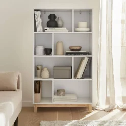 Libreria effetto legno con gambe in legno e 4 ripiani
