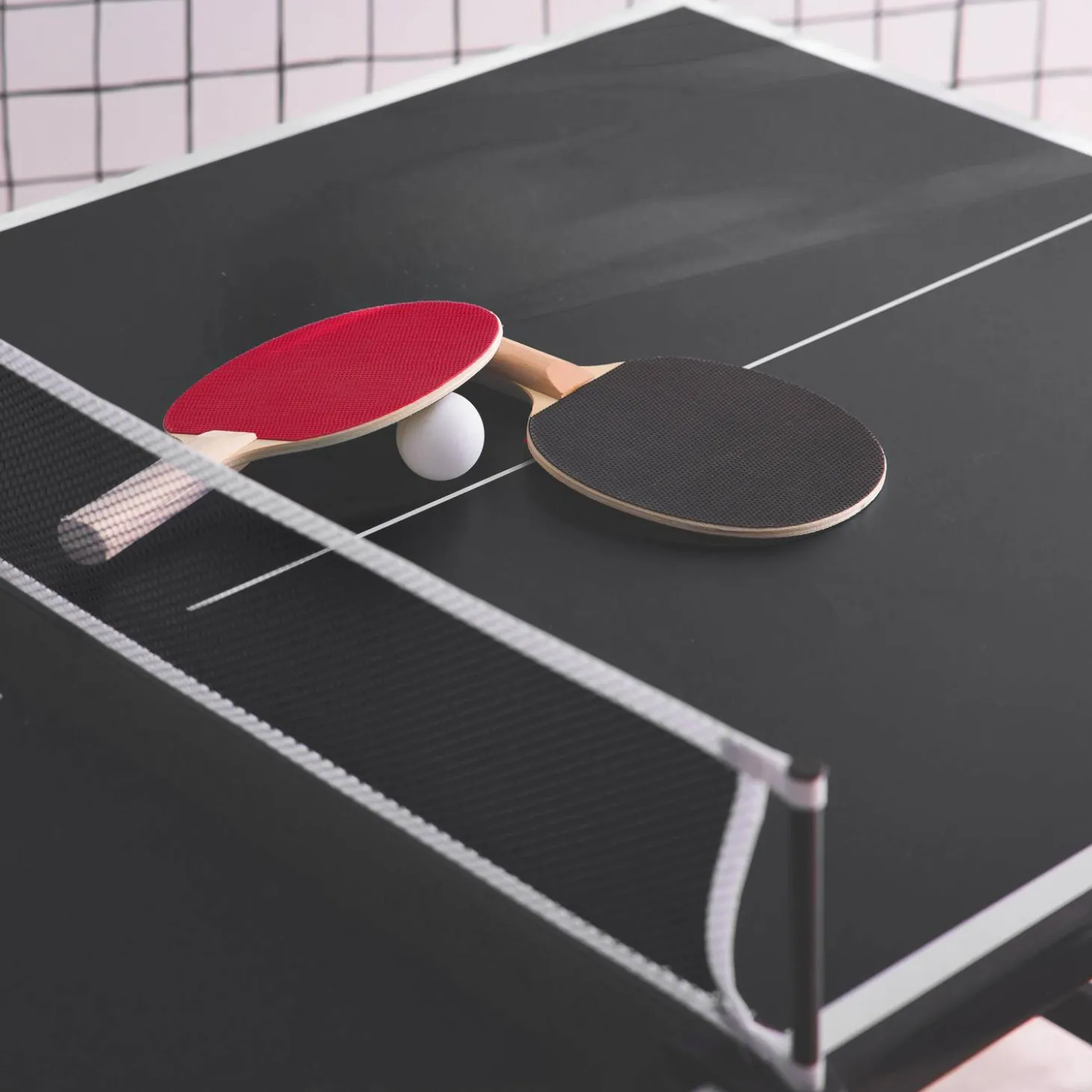 Mini tavolo da ping pong pieghevole per interni con 2 racchette e 3 palline, 150cm