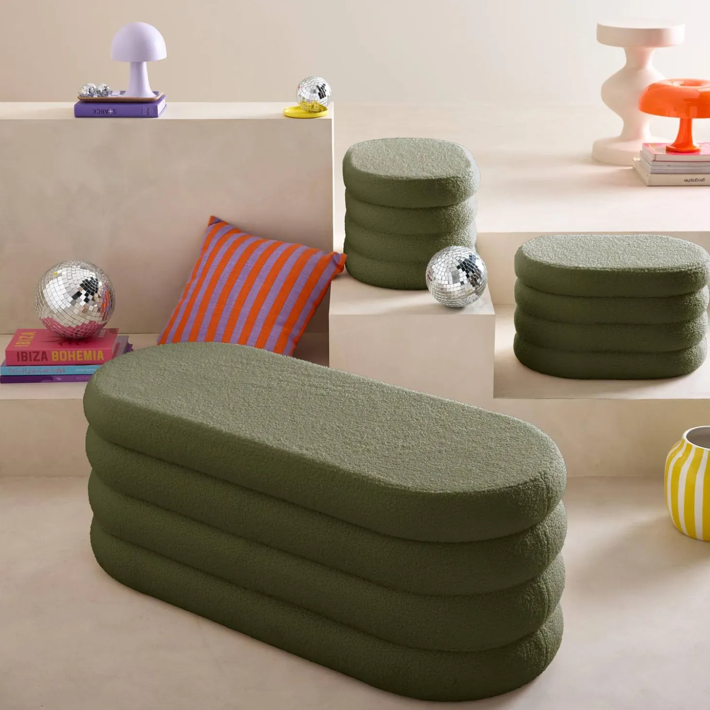 Panca contenitore con 2 pouf contenitori bouclé