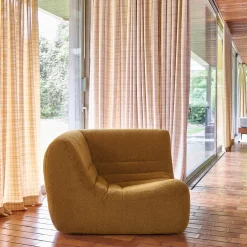 Poltrona angolare in bouclé testurizzato