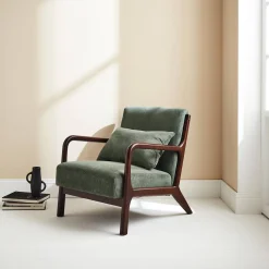Poltrona scandinava in legno di hevea tinto wengé e velluto a coste fino