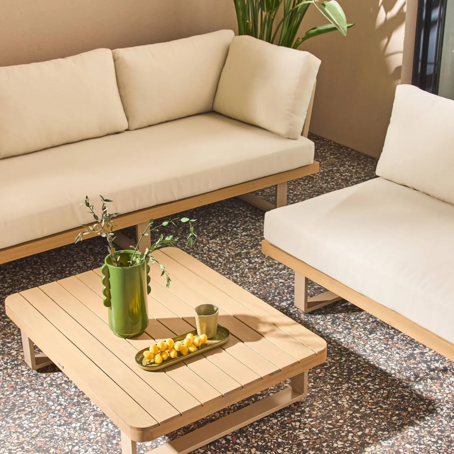 Salotto da giardino angolare in legno di acacia e alluminio, 5 posti