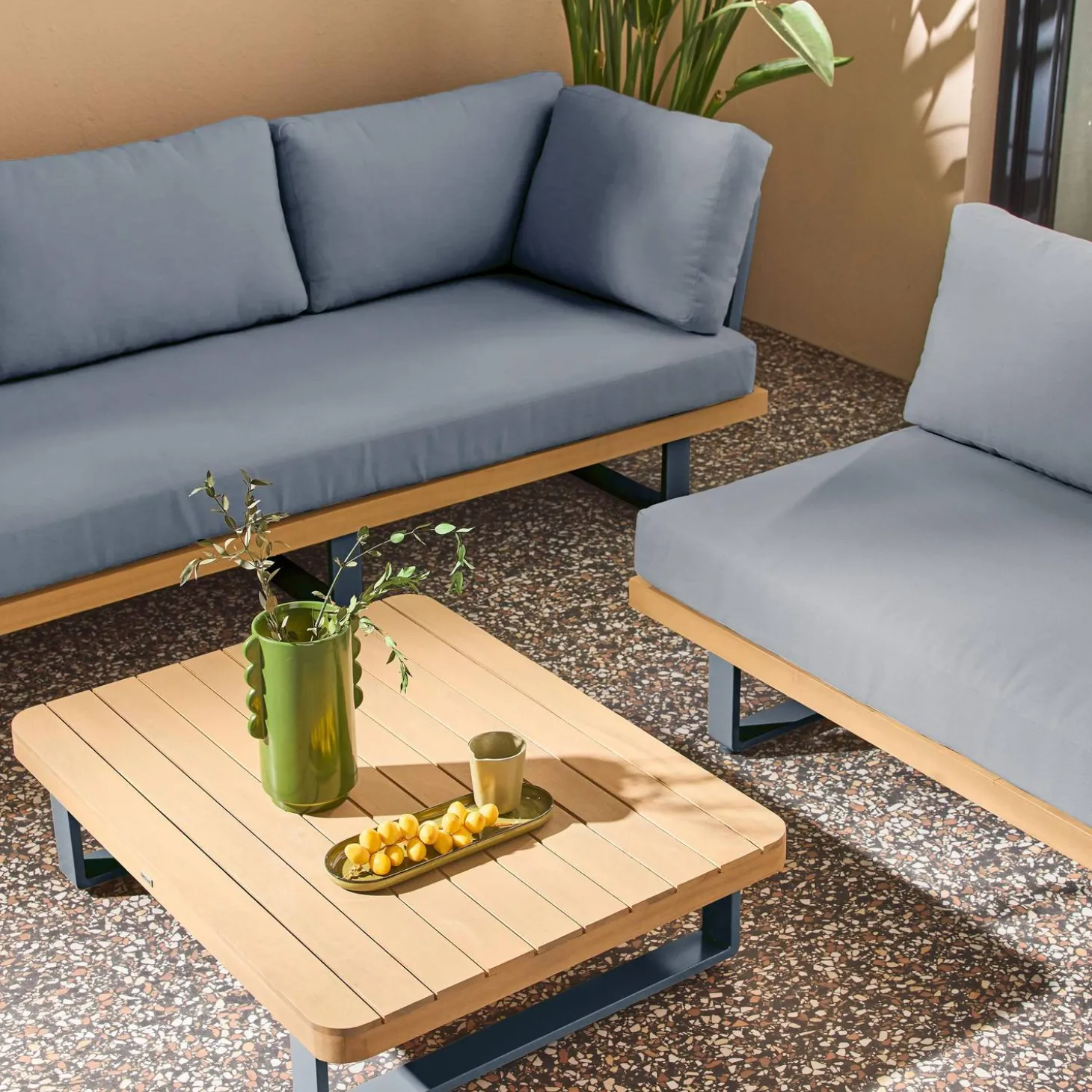 Salotto da giardino angolare in legno di acacia e alluminio, 5 posti