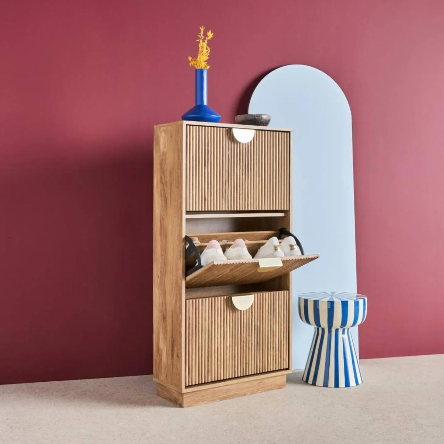Scarpiera con decoro effetto legno di mango scanalato, 3 ante