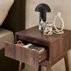 Set 2 comodini effetto legno con cassetto