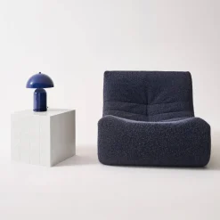 Tavolino cubico con finitura in ceramica opaca e piastrelle
