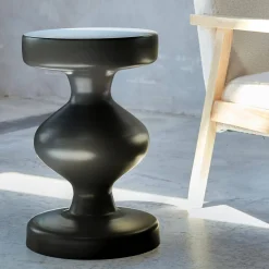 Tavolino, fine divano, comodino in metallo