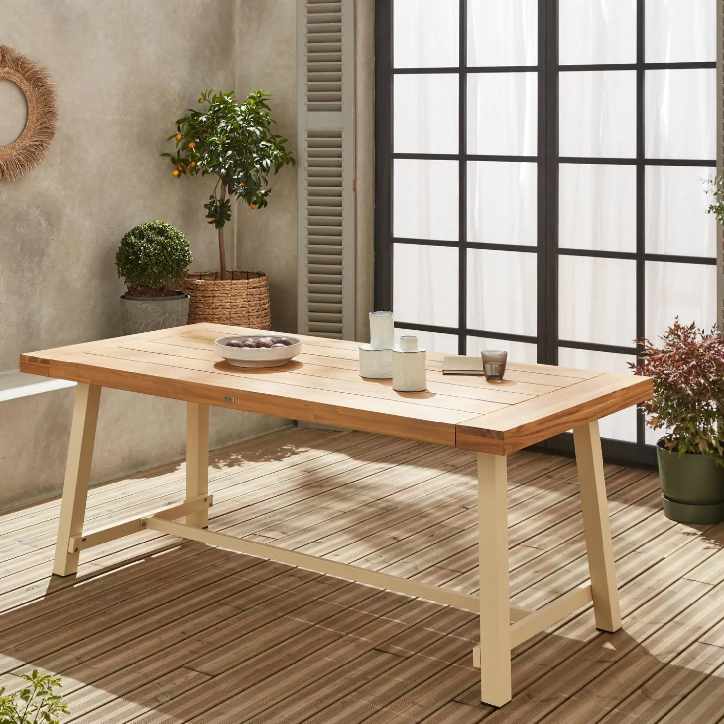 Tavolo da interno/esterno in legno e metallo, 6-8 posti