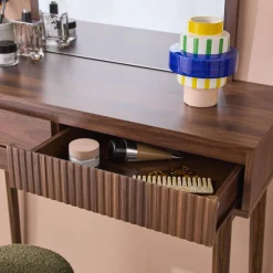Toeletta trucco decorata in legno con specchio e 2 cassetti, 90cm