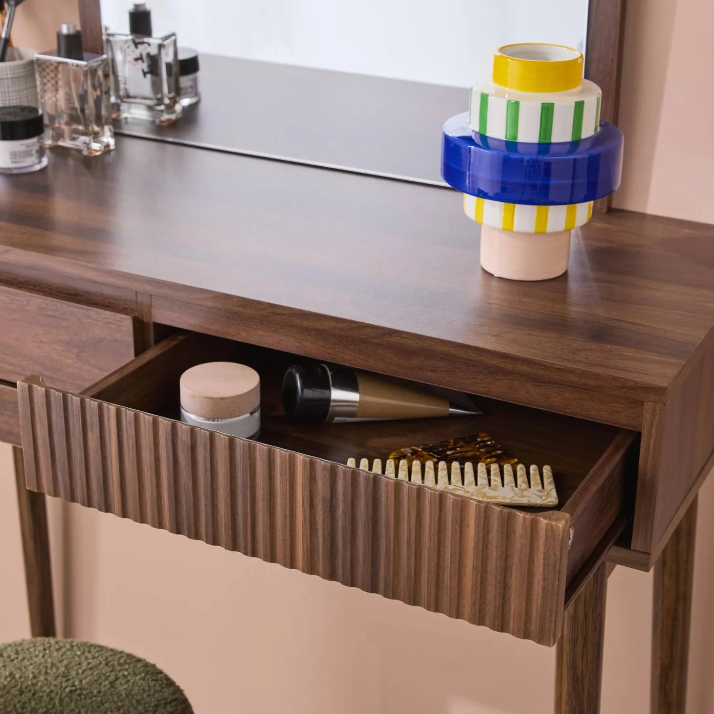 Toeletta trucco decorata in legno con specchio e 2 cassetti, 90cm